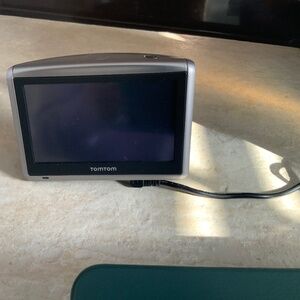 TomTom One XL 4S00.008 GPS Bluetooth Navigator Touch Screen 4.3" Maps Tom Tom